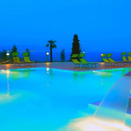 Apartmán In With Pool Cogoleto