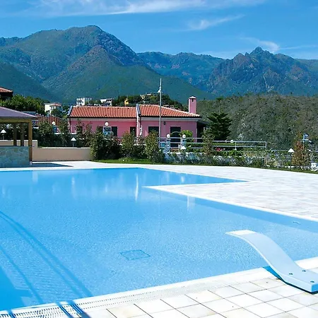In With Pool Apartmán