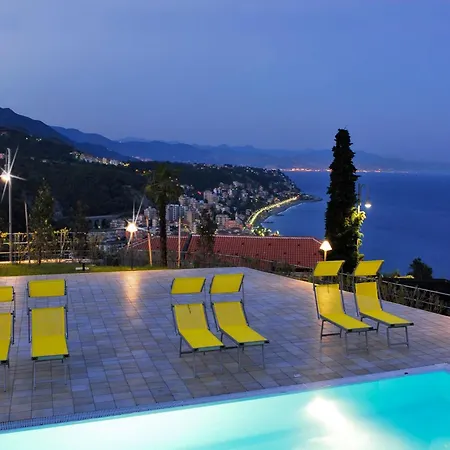 Apartmán In With Pool Cogoleto